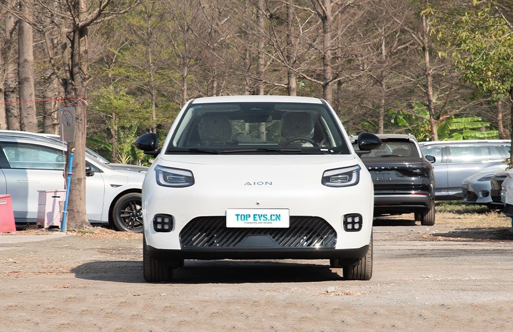 imgi_3_1_3(73) AION UT 2026– China Export Vehicle | China Factory Price Canada - Image 1