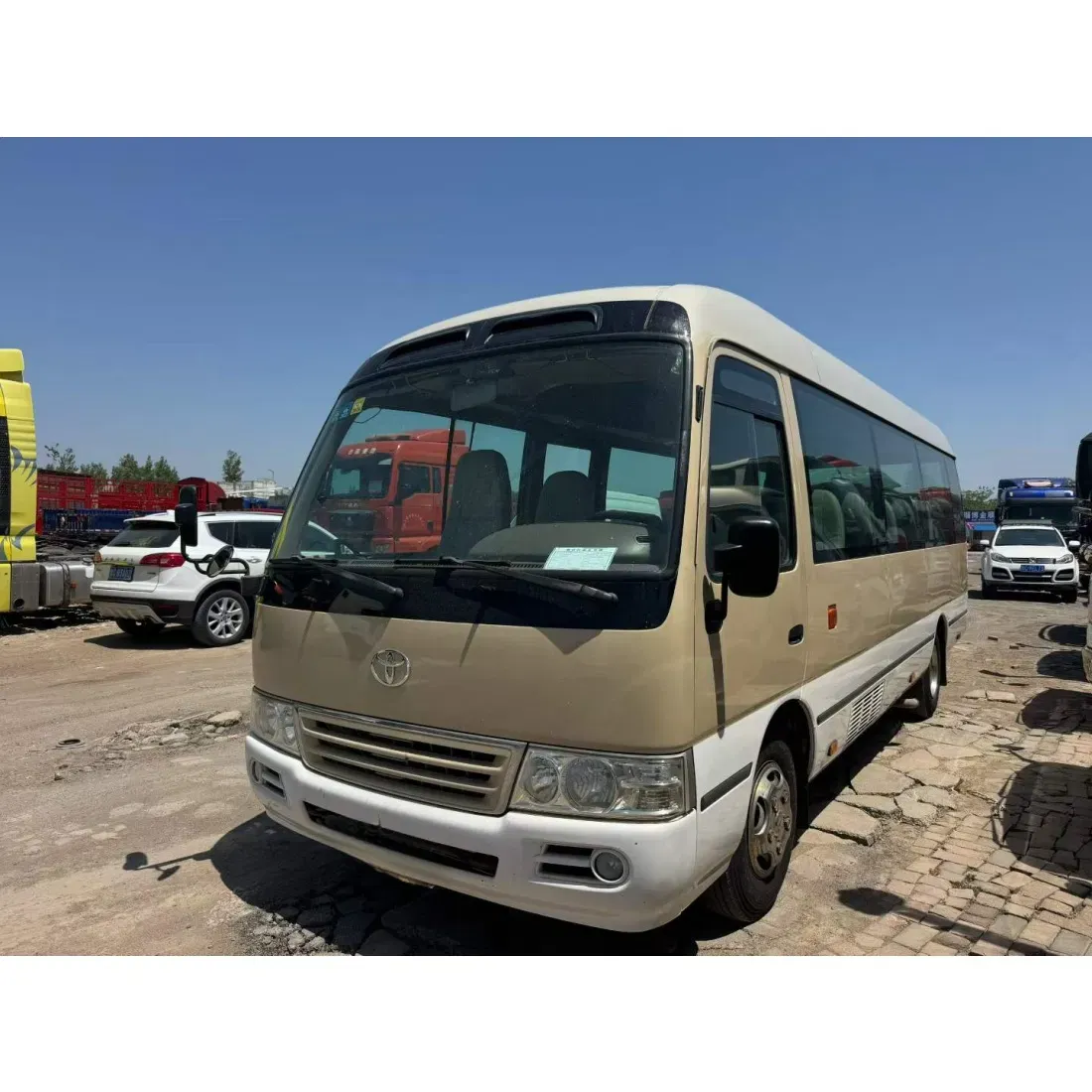 imgi_18_High-Spec-Diesel-Toyota-Coaster-23-Passenger-Van Toyota Coaster 23 Passenger Van– Buy Direct From China | Chinese EV for Sale Canada - Image 1